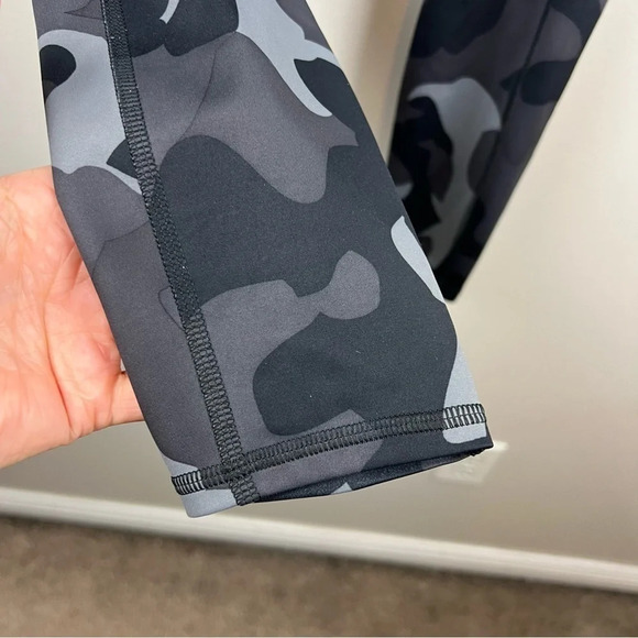 Athleta Camo Contender 7/8 Tight Leggings Size XS Workout Running Athletic Gray - Picture 5 of 11